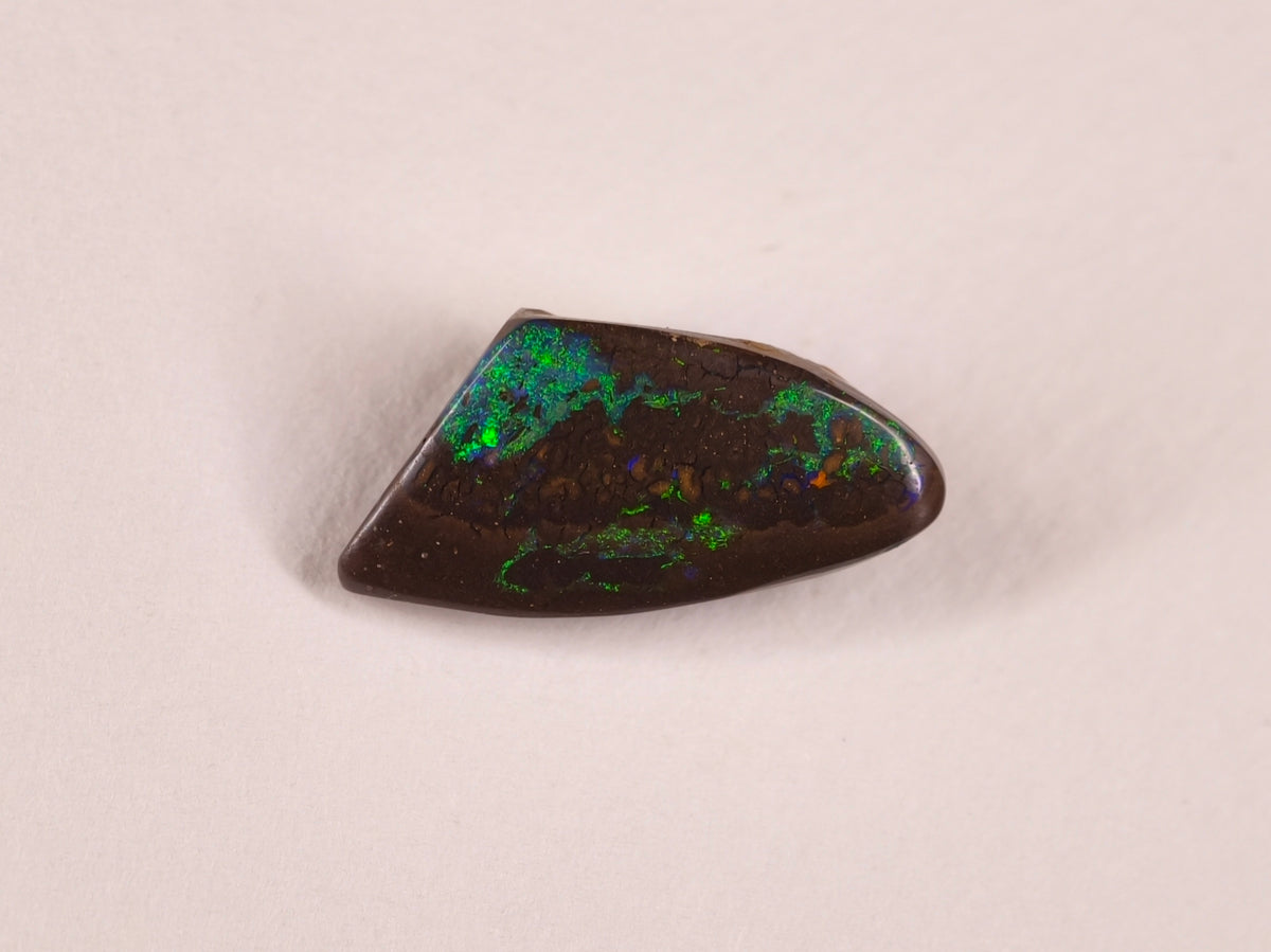 Opale boulder d’Australie — forme libre — 8,2 ct