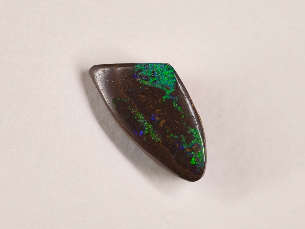 Opale boulder d’Australie — forme libre — 8,2 ct