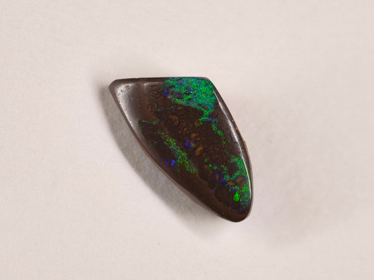 Opale boulder d’Australie — forme libre — 8,2 ct