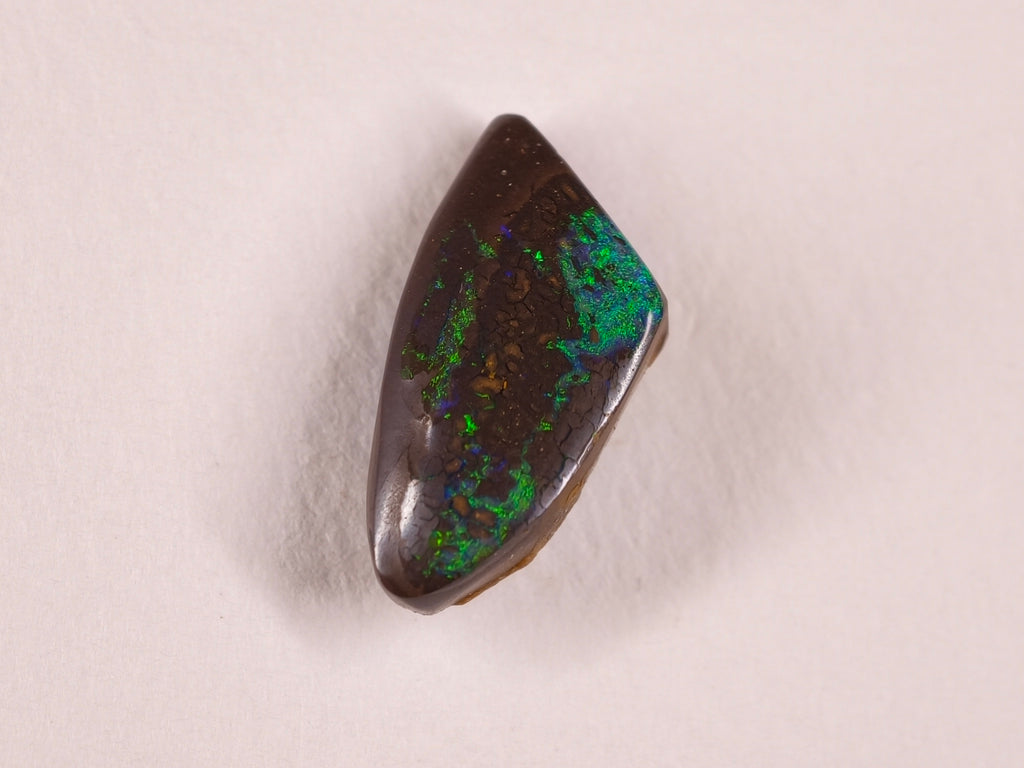 Opale boulder d’Australie — forme libre — 8,2 ct