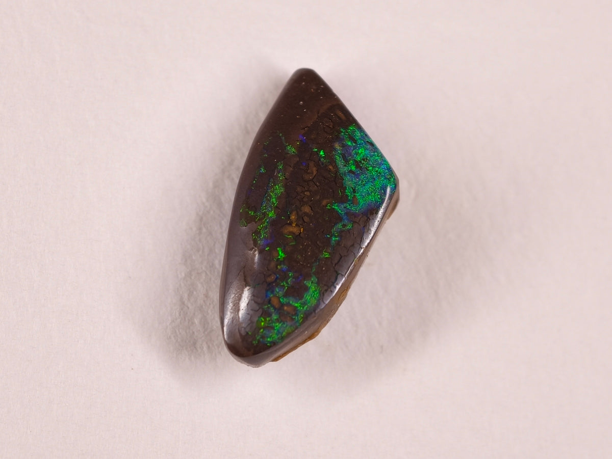 Opale boulder d’Australie — forme libre — 8,2 ct