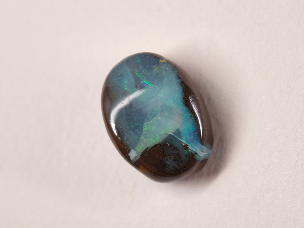 Opale boulder d’Australie — ovale — 12,8 ct