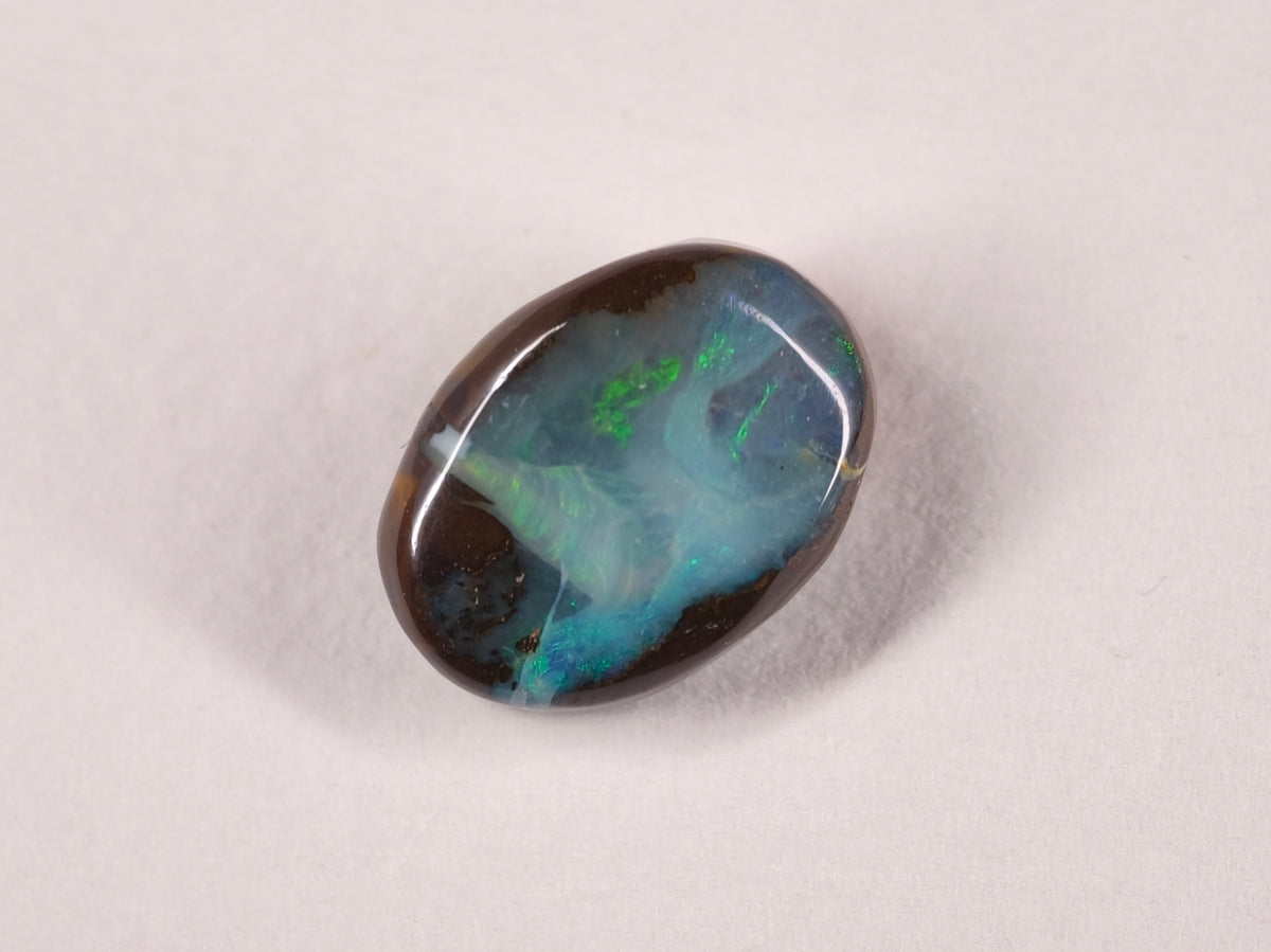 Opale boulder d’Australie — ovale — 12,8 ct