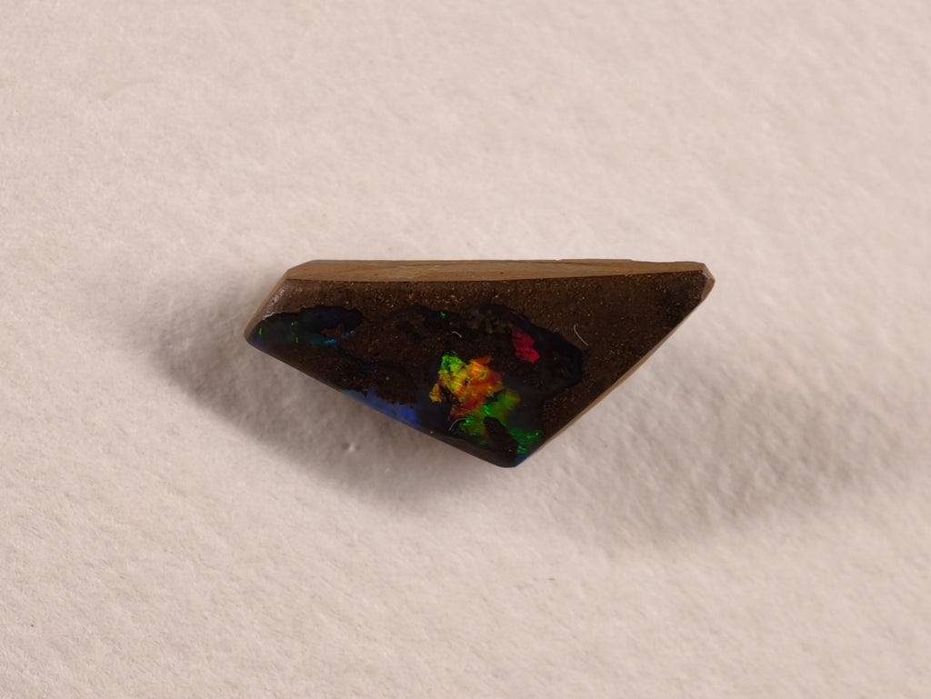 Opale boulder d’Australie — forme libre — 4,2 ct