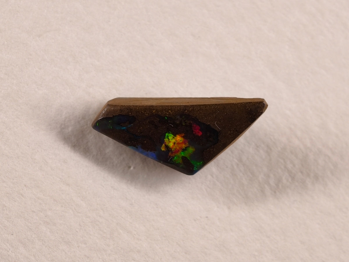 Opale boulder d’Australie — forme libre — 4,2 ct