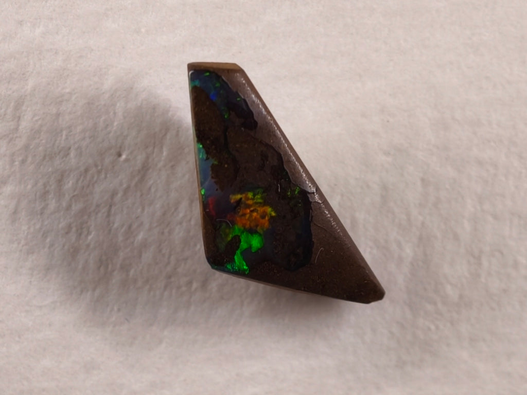 Opale boulder d’Australie — forme libre — 4,2 ct