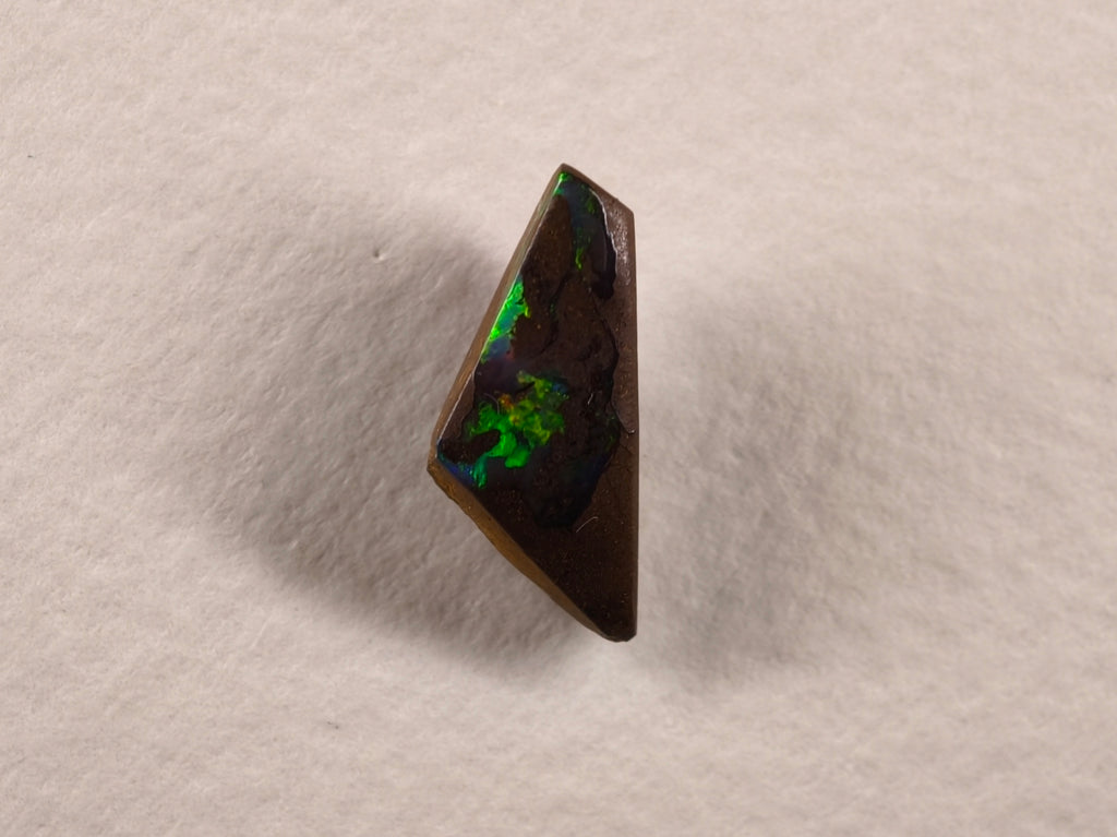 Opale boulder d’Australie — forme libre — 4,2 ct