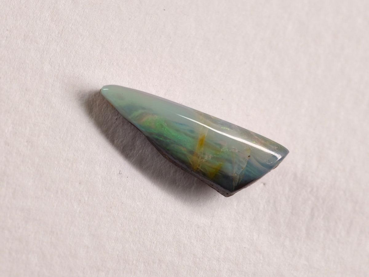Opale boulder d’Australie — forme libre, vert et orange — 4,2 ct