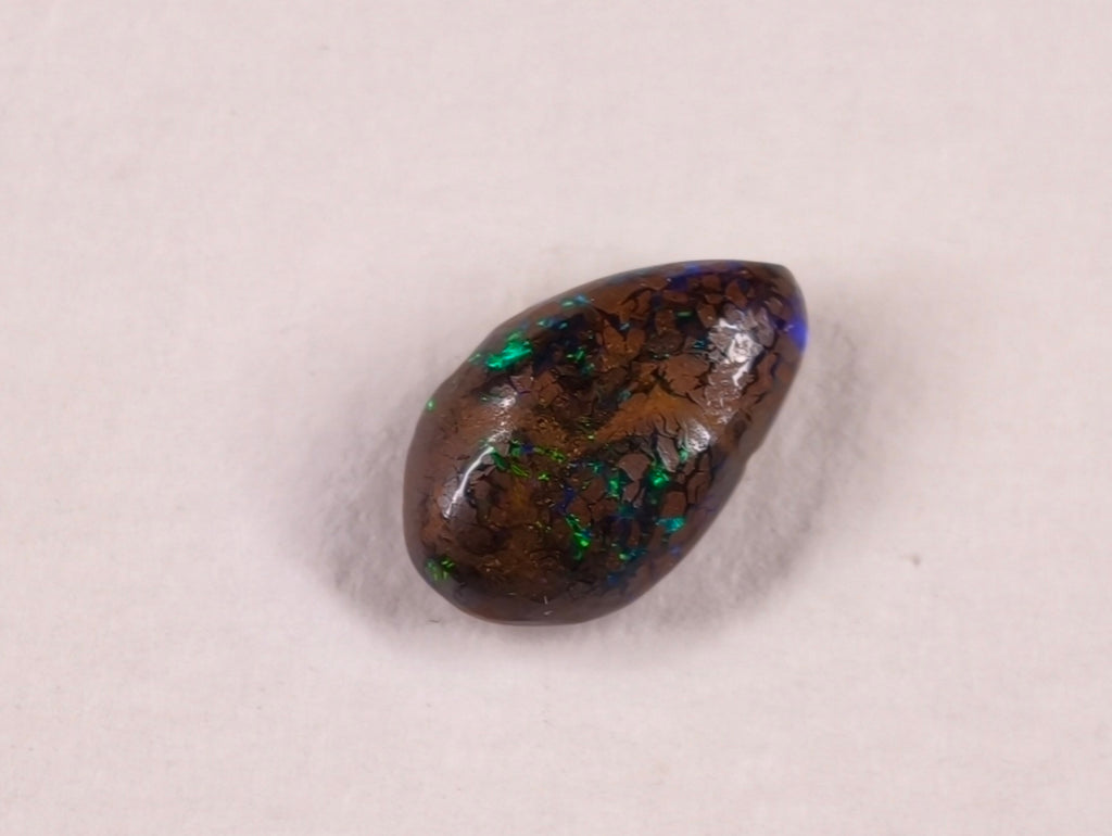 Opale boulder d’Australie — forme libre — 1,8 ct