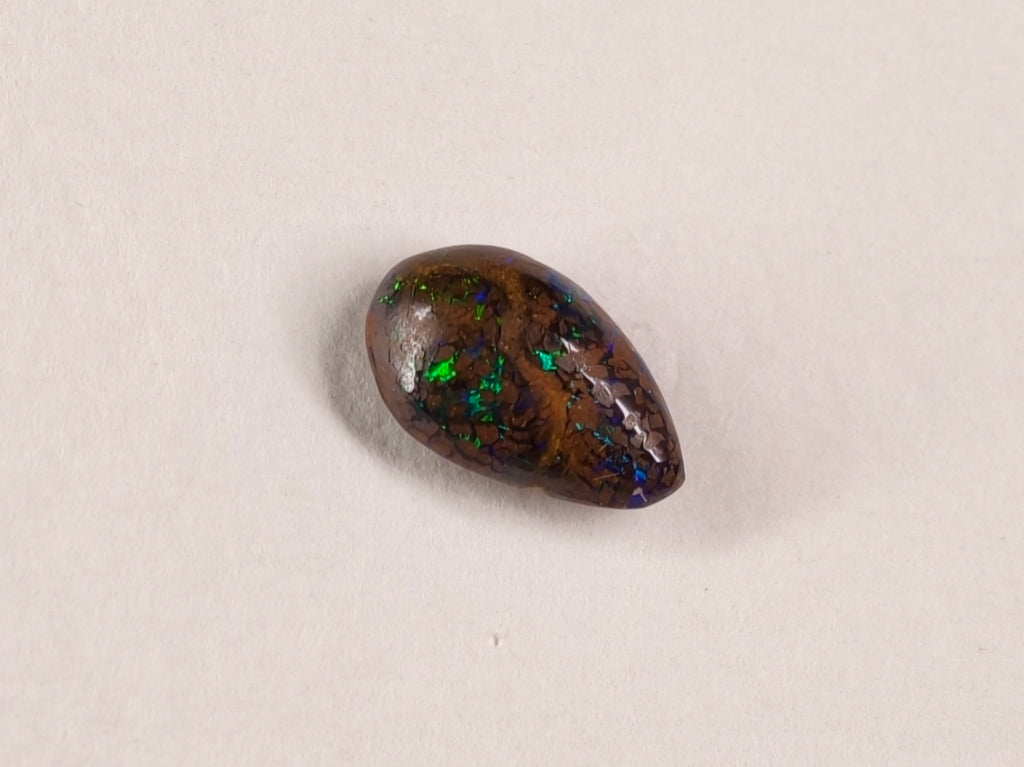 Opale boulder d’Australie — forme libre — 1,8 ct