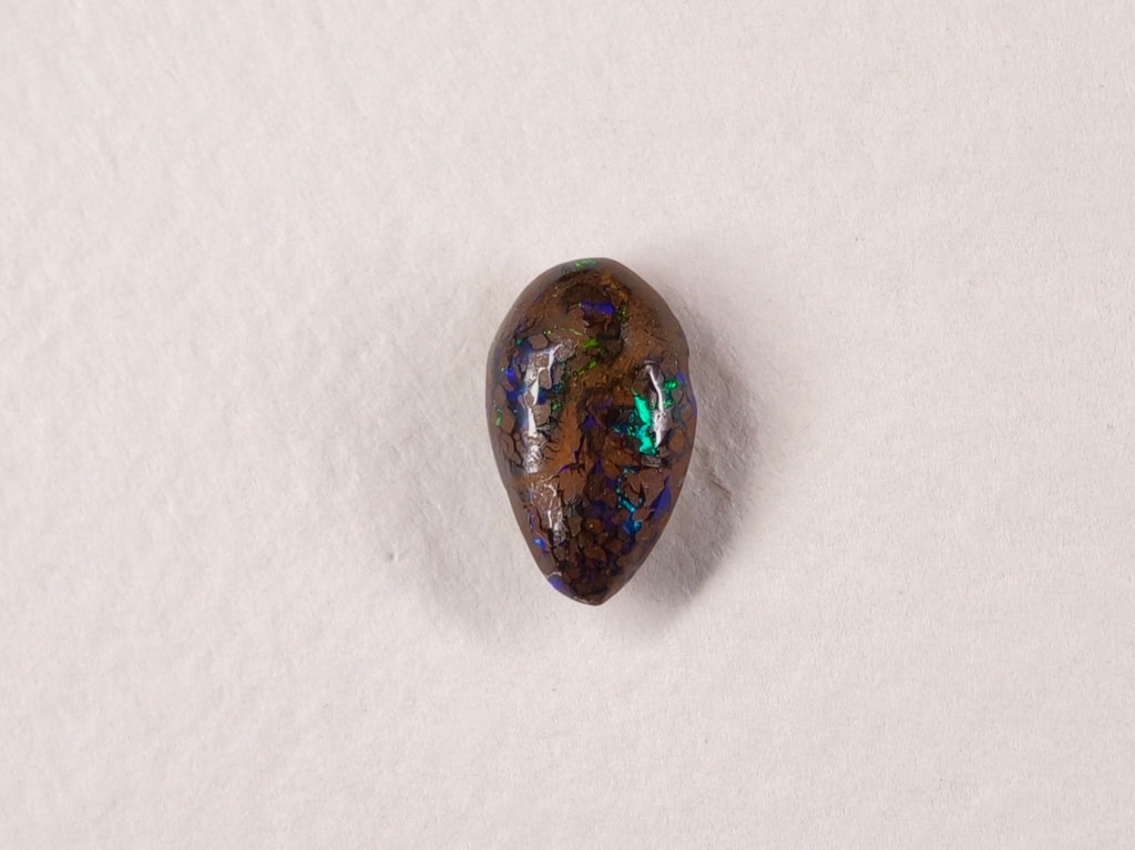 Opale boulder d’Australie — forme libre — 1,8 ct