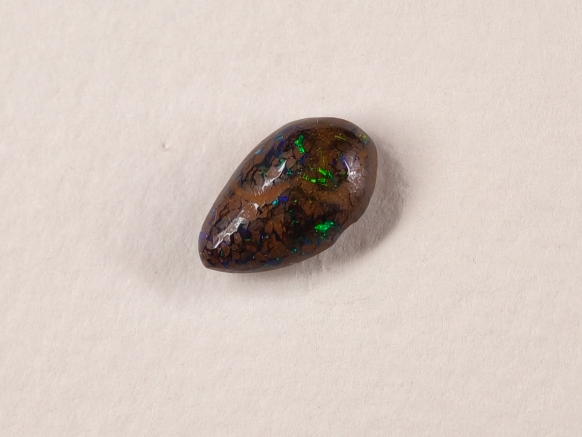 Opale boulder d’Australie — forme libre — 1,8 ct