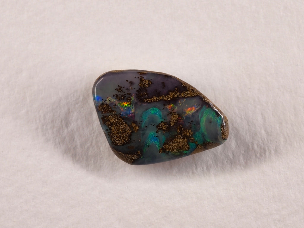 Opale boulder d’Australie — forme libre — 8,2 ct