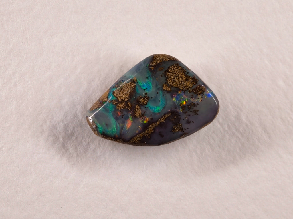 Opale boulder d’Australie — forme libre — 8,2 ct