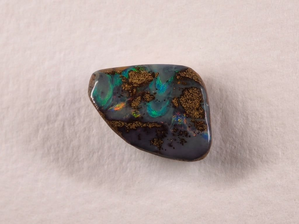 Opale boulder d’Australie — forme libre — 8,2 ct