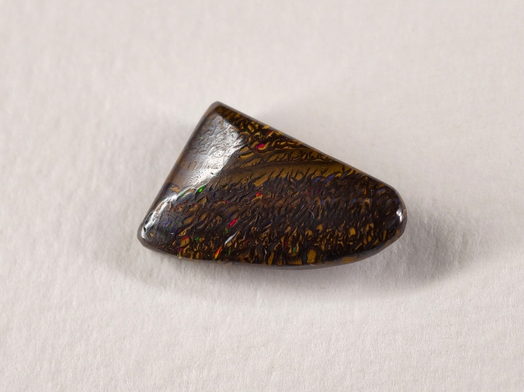 Opale boulder d’Australie — forme libre — 10,2 ct