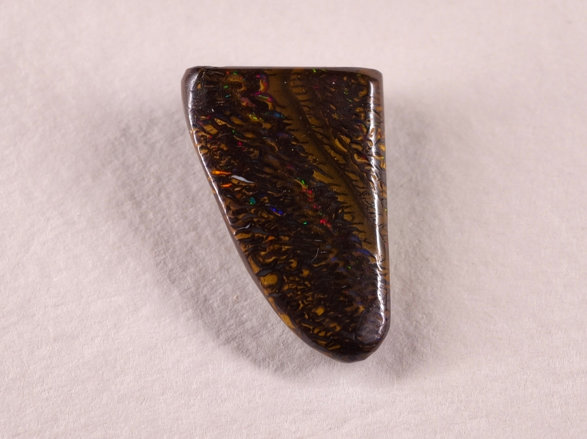 Opale boulder d’Australie — forme libre — 10,2 ct