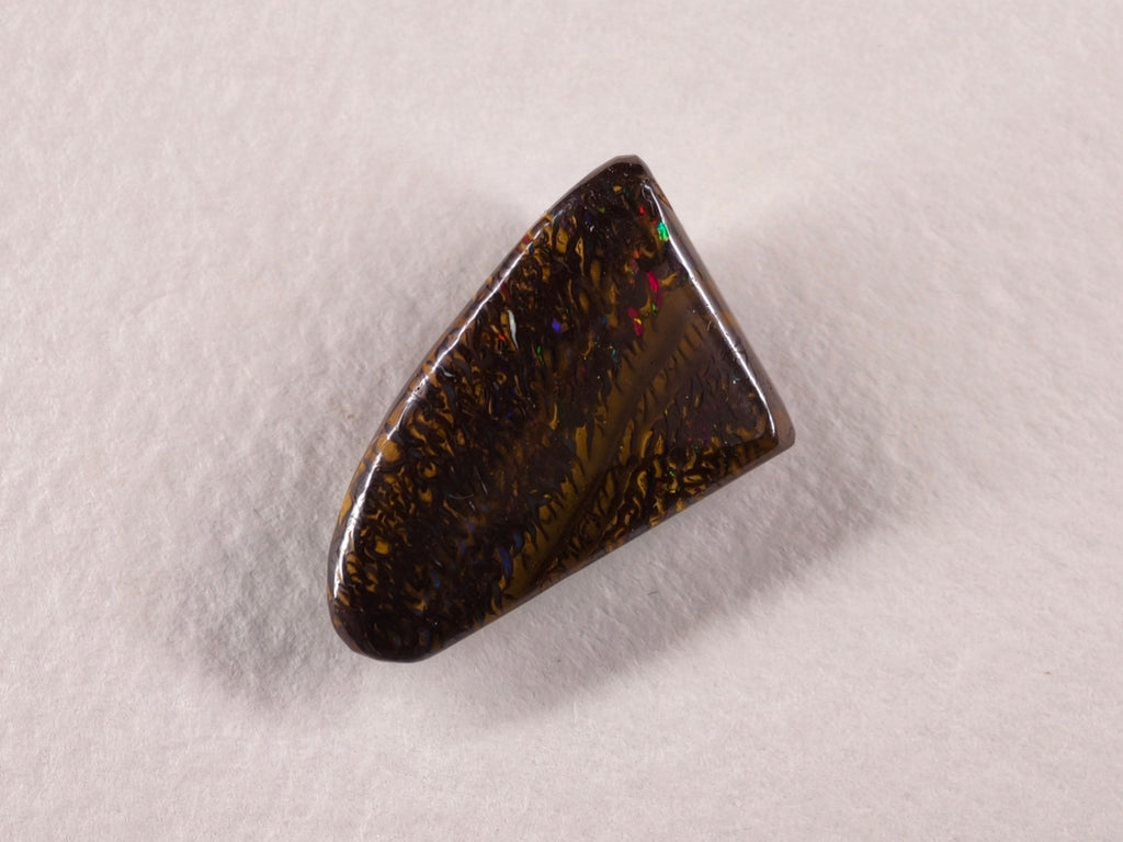 Opale boulder d’Australie — forme libre — 10,2 ct
