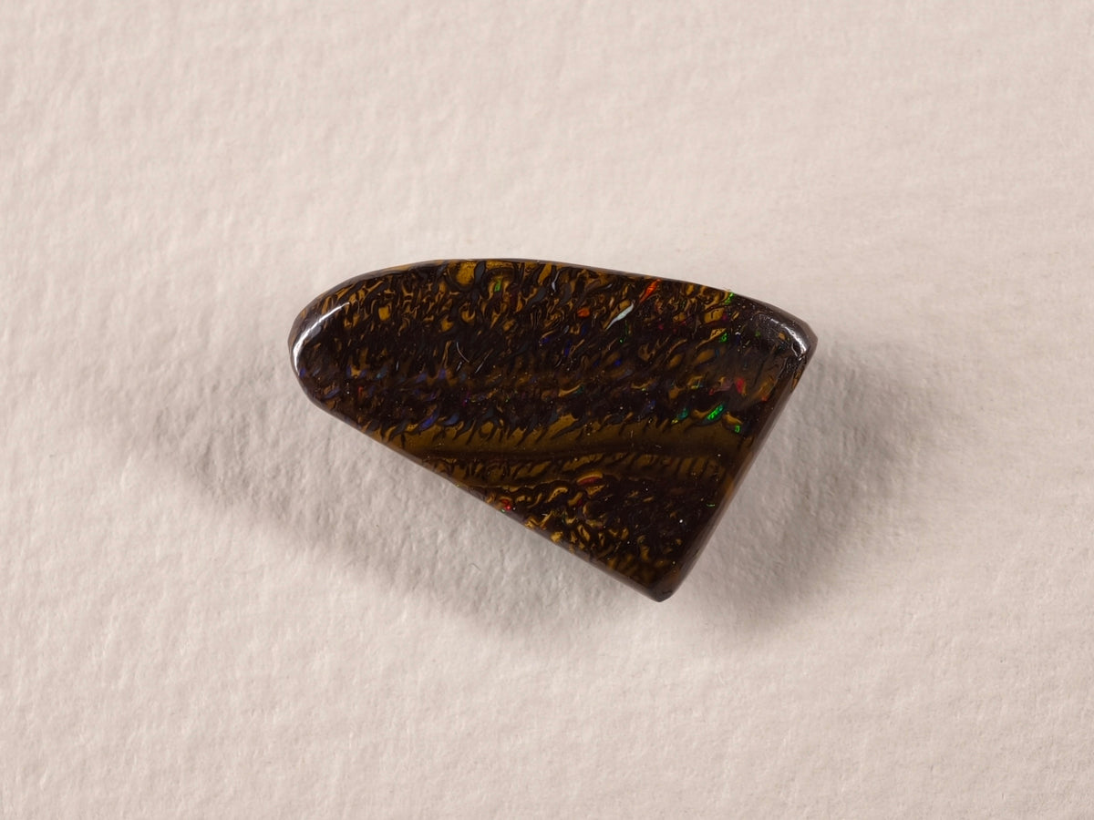 Opale boulder d’Australie — forme libre — 10,2 ct
