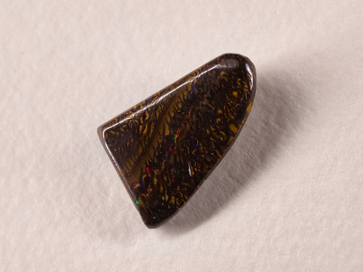Opale boulder d’Australie — forme libre — 10,2 ct