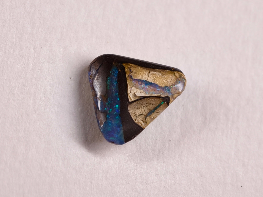 Opale boulder d’Australie — forme libre — 4,4 ct