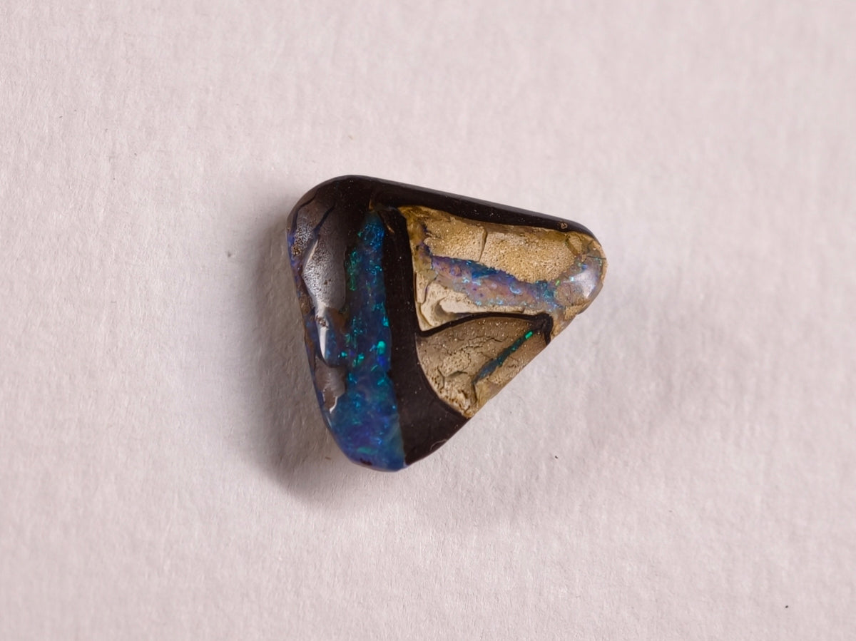 Opale boulder d’Australie — forme libre — 4,4 ct