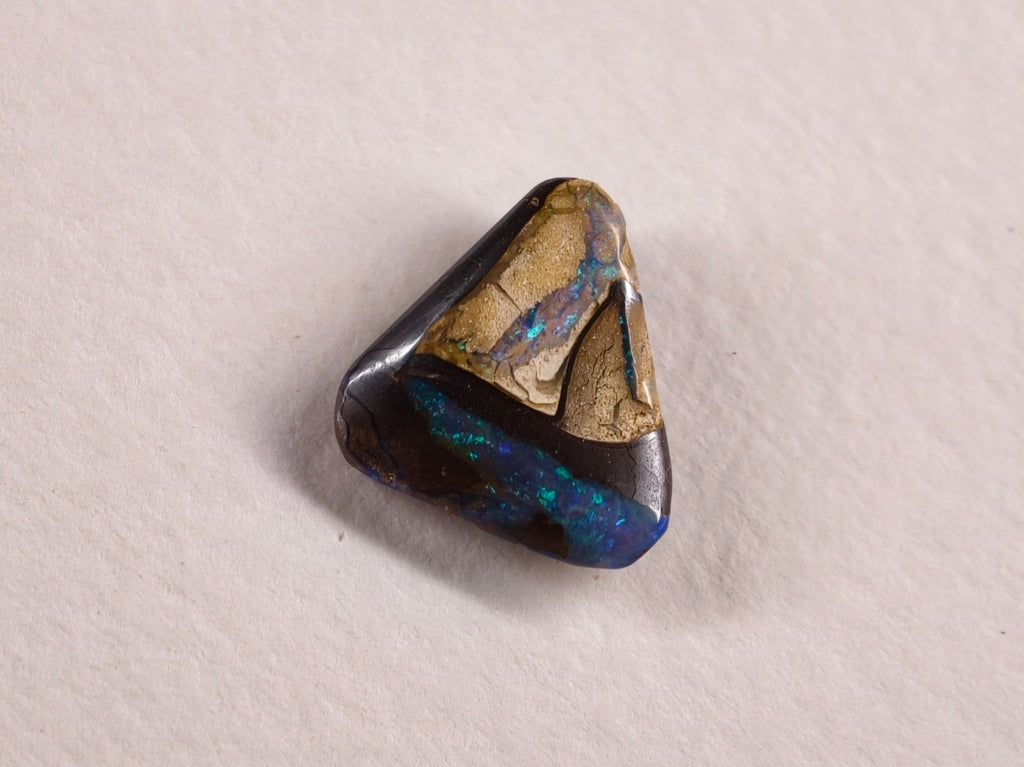 Opale boulder d’Australie — forme libre — 4,4 ct