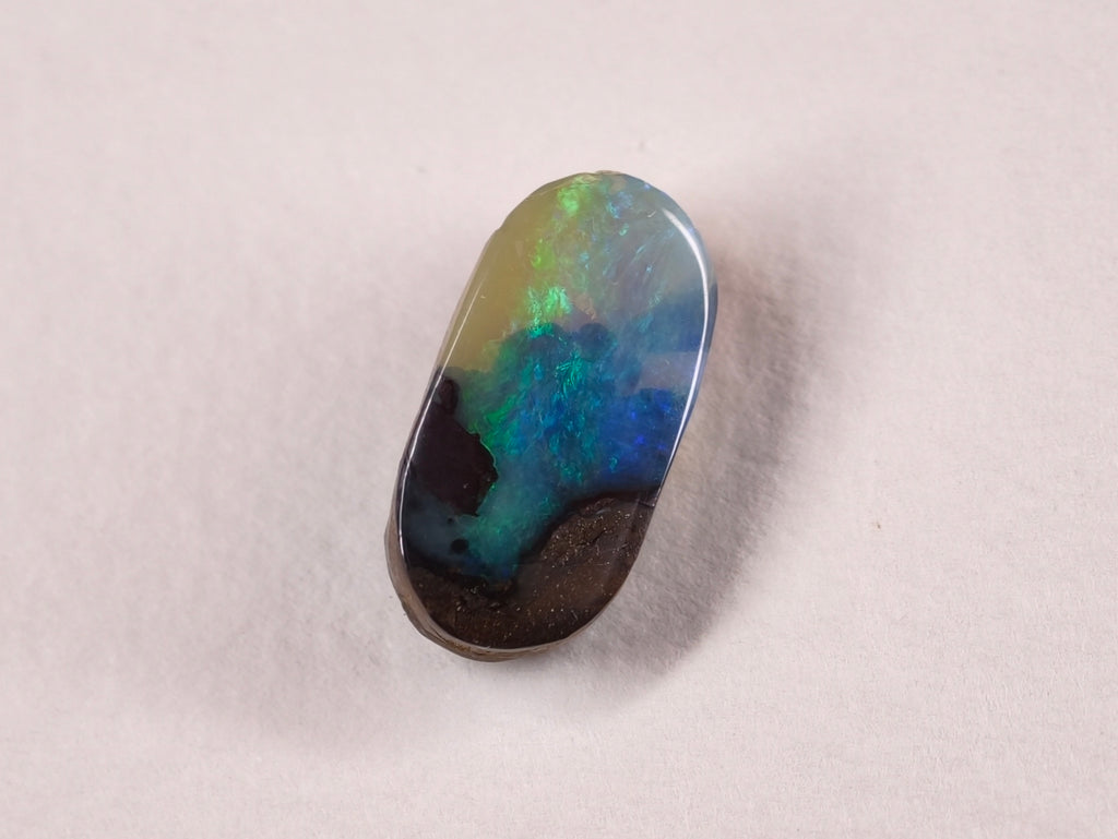 Opale boulder d’Australie — ovale — 7 ct