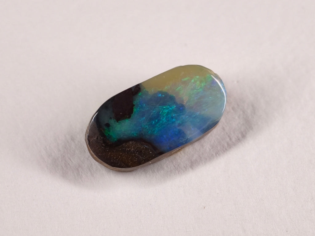 Opale boulder d’Australie — ovale — 7 ct