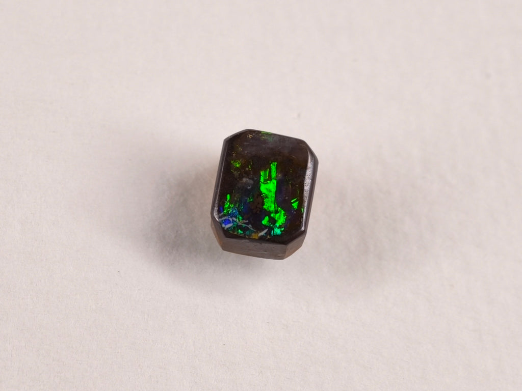 Opale boulder d’Australie — taille émeraude — 3,2 ct