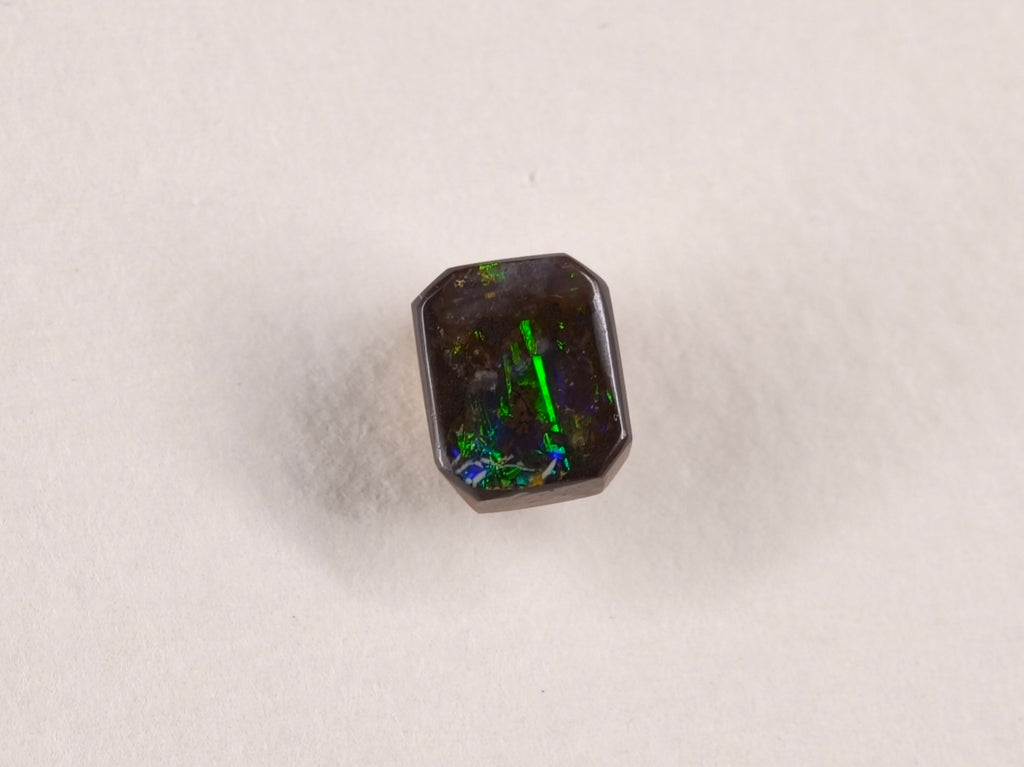 Opale boulder d’Australie — taille émeraude — 3,2 ct