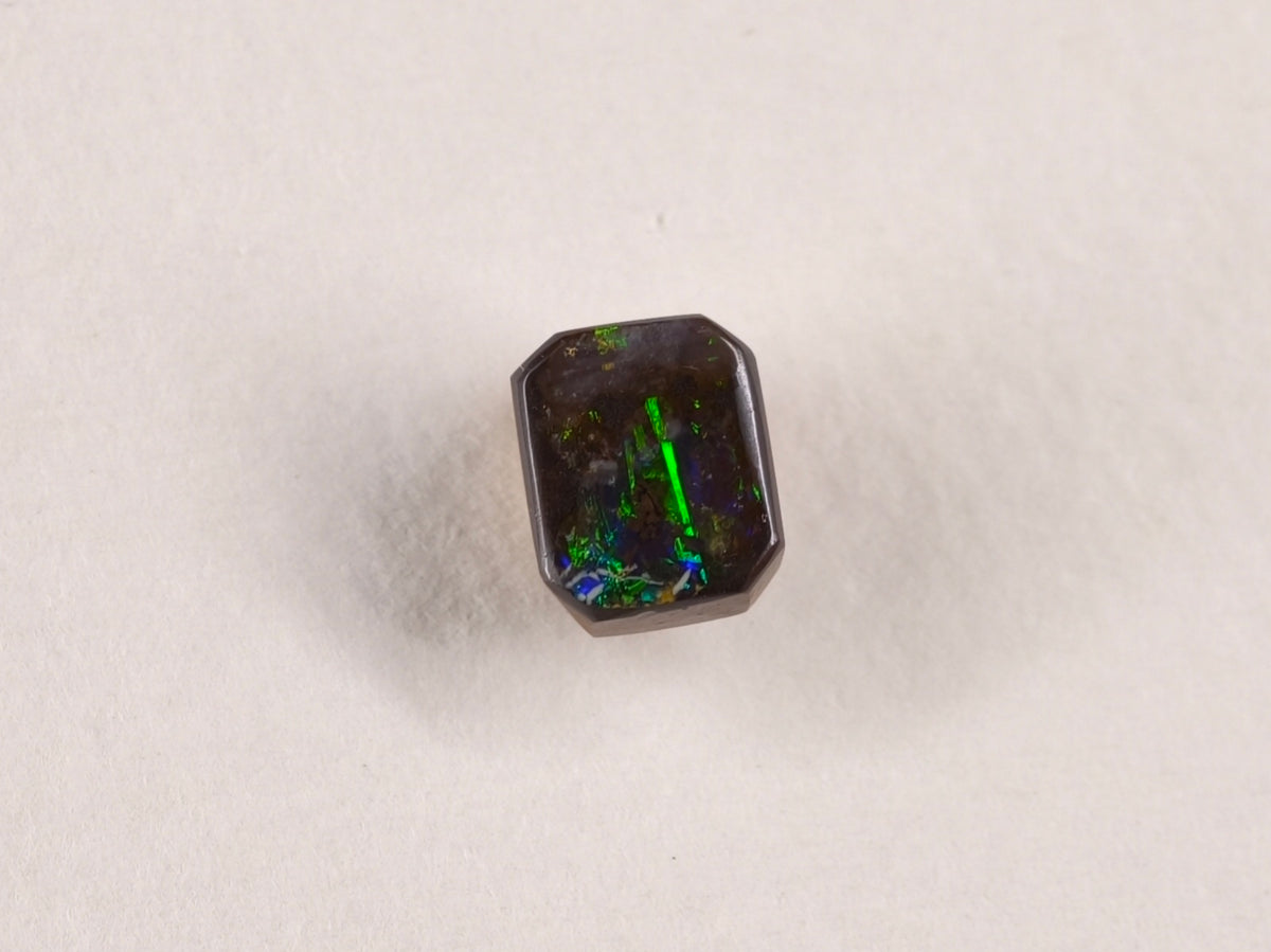 Opale boulder d’Australie — taille émeraude — 3,2 ct