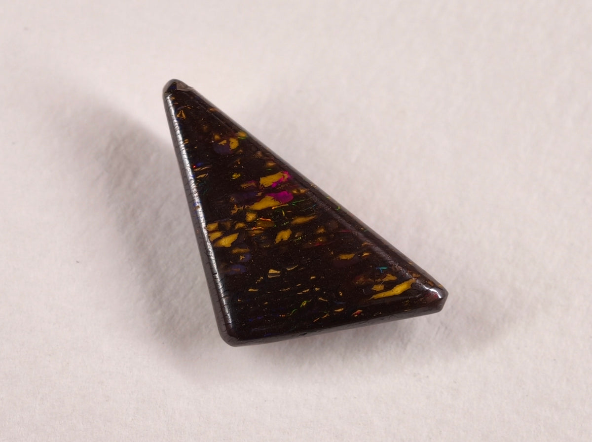 Opale boulder d’Australie — triangle — 9,8 ct