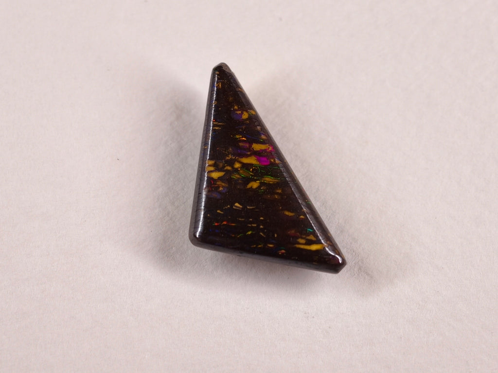Opale boulder d’Australie — triangle — 9,8 ct