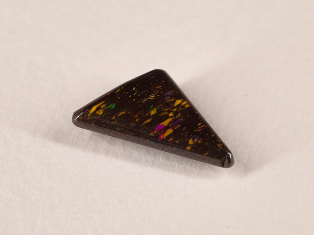 Opale boulder d’Australie — triangle — 9,8 ct