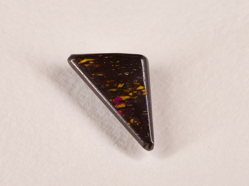 Opale boulder d’Australie — triangle — 9,8 ct