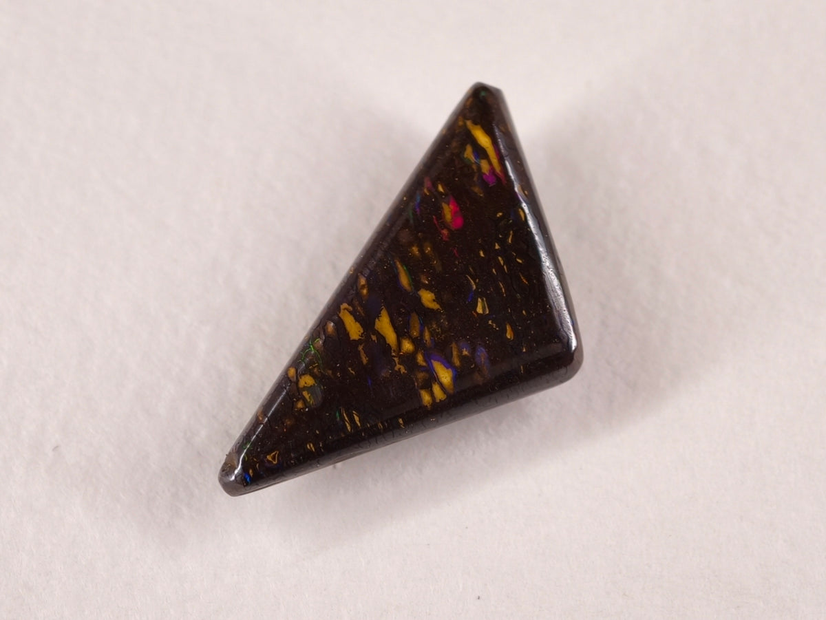 Opale boulder d’Australie — triangle — 9,8 ct