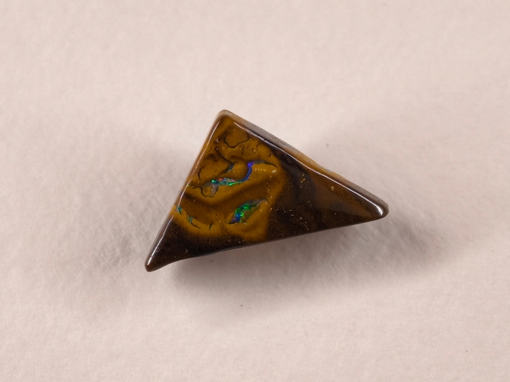 Opale boulder d’Australie — triangle — 7 ct