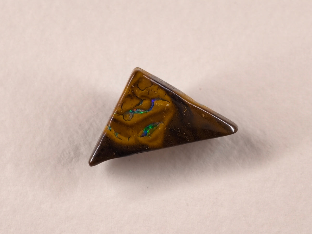 Opale boulder d’Australie — triangle — 7 ct