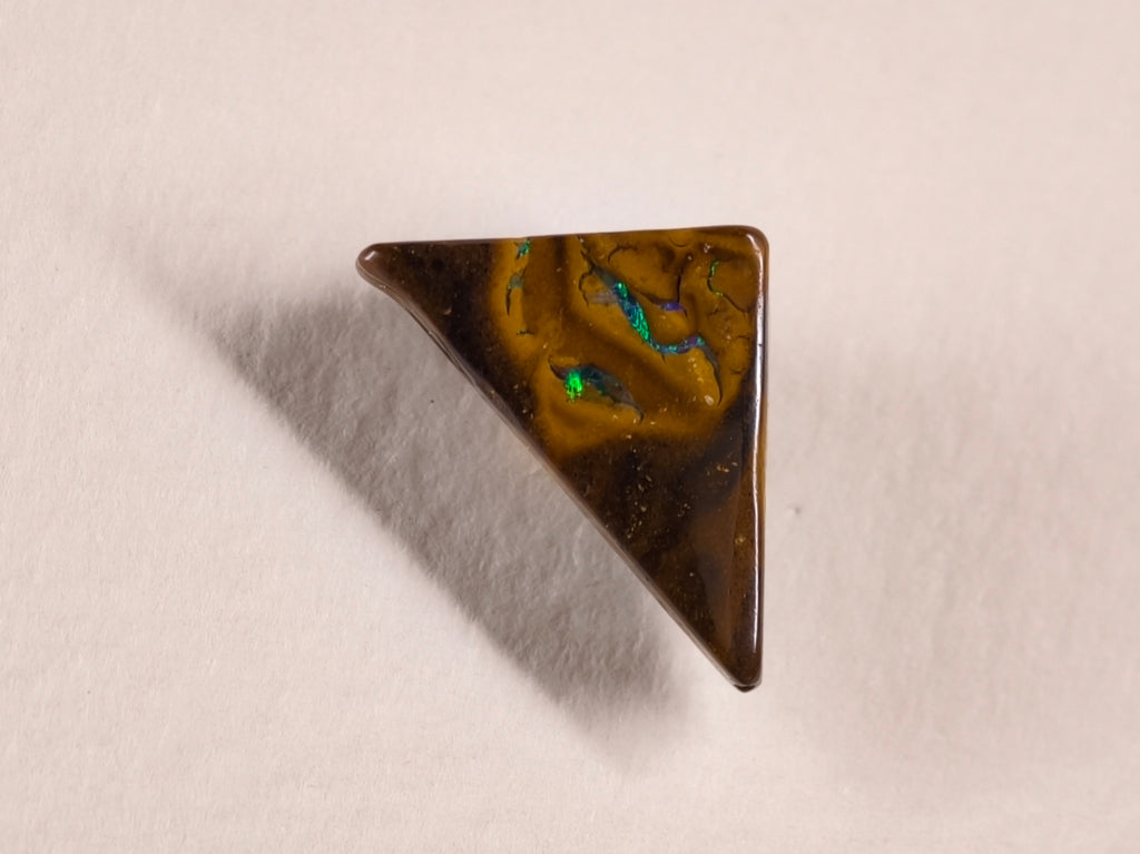 Opale boulder d’Australie — triangle — 7 ct