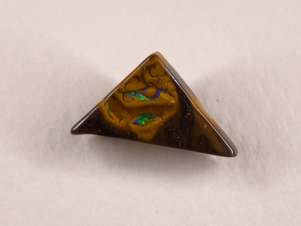 Opale boulder d’Australie — triangle — 7 ct