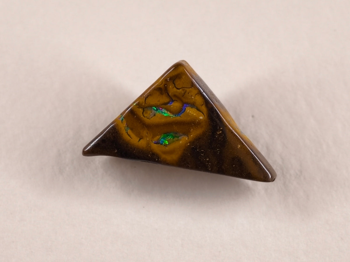 Opale boulder d’Australie — triangle — 7 ct
