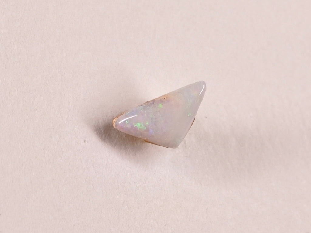 Opale d’Australie — triangle — 0,9 ct