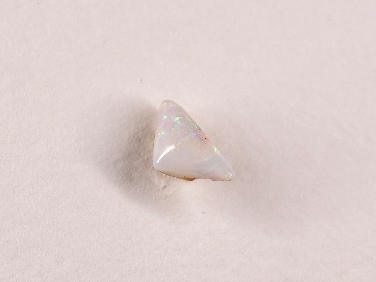 Opale d’Australie — triangle — 0,9 ct