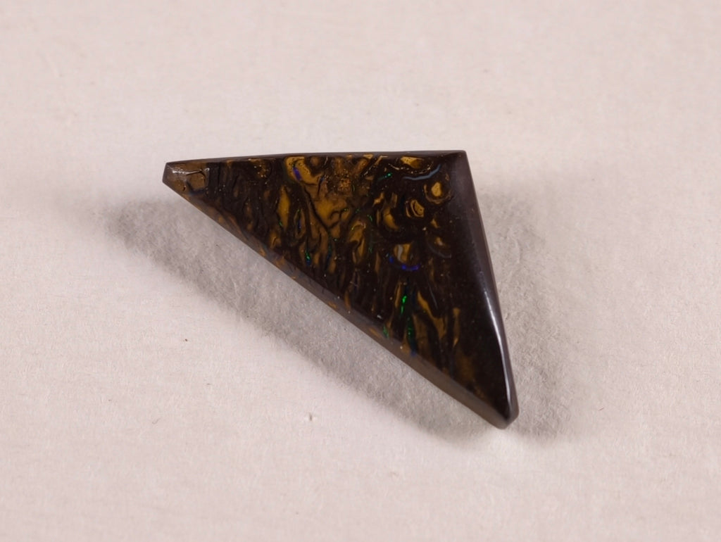 Opale boulder d’Australie — triangle — 5 ct