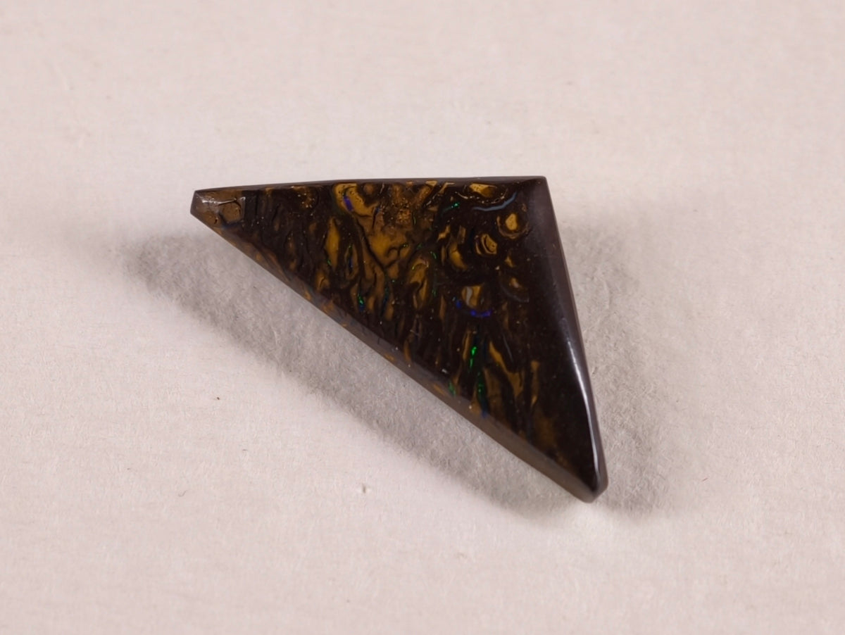 Opale boulder d’Australie — triangle — 5 ct