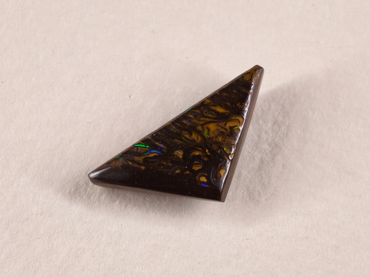 Opale boulder d’Australie — triangle — 5 ct
