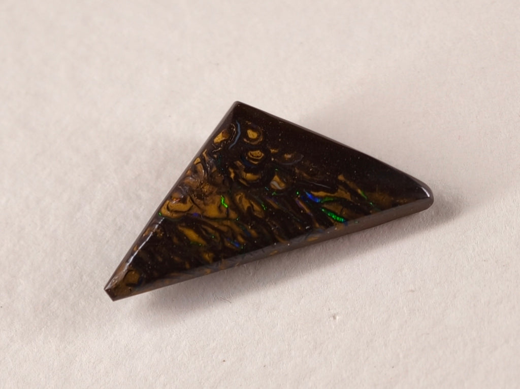 Opale boulder d’Australie — triangle — 5 ct