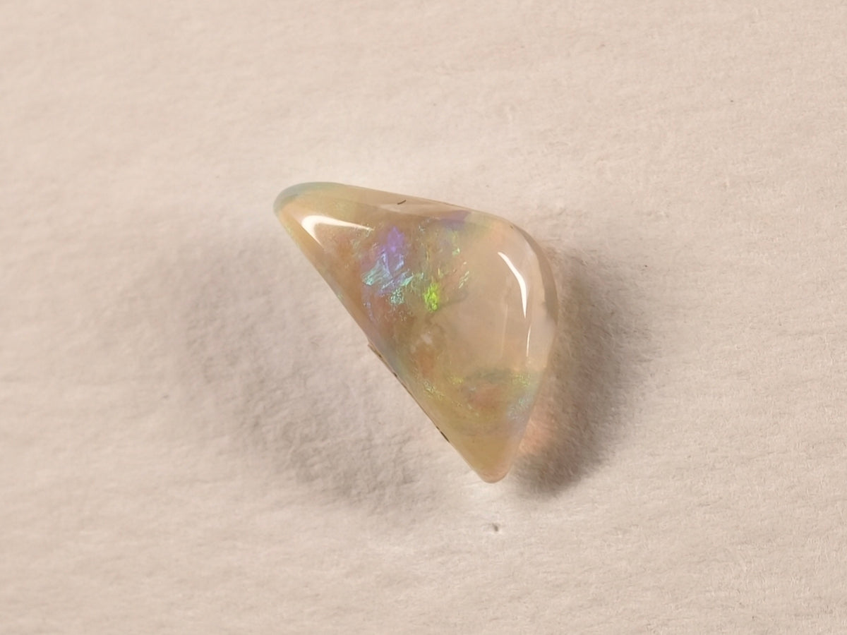 Opale d’Australie — forme libre — 1,7 ct