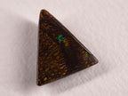 Opale boulder d’Australie — triangle — 14 ct